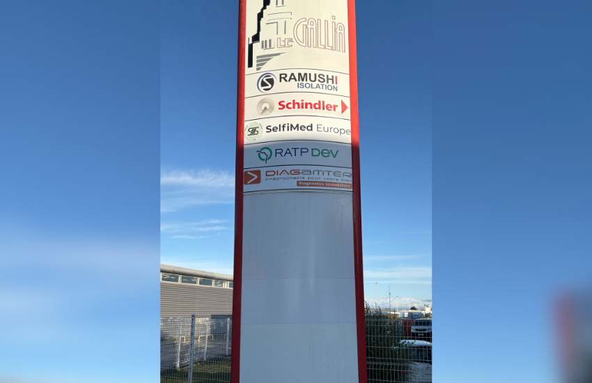 Image d'un totem publicitaire